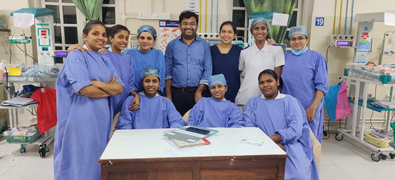 मी वाडीया हाॅस्पिटलमध्ये Fellowship in Neonatology ची पदवी मिळवली.